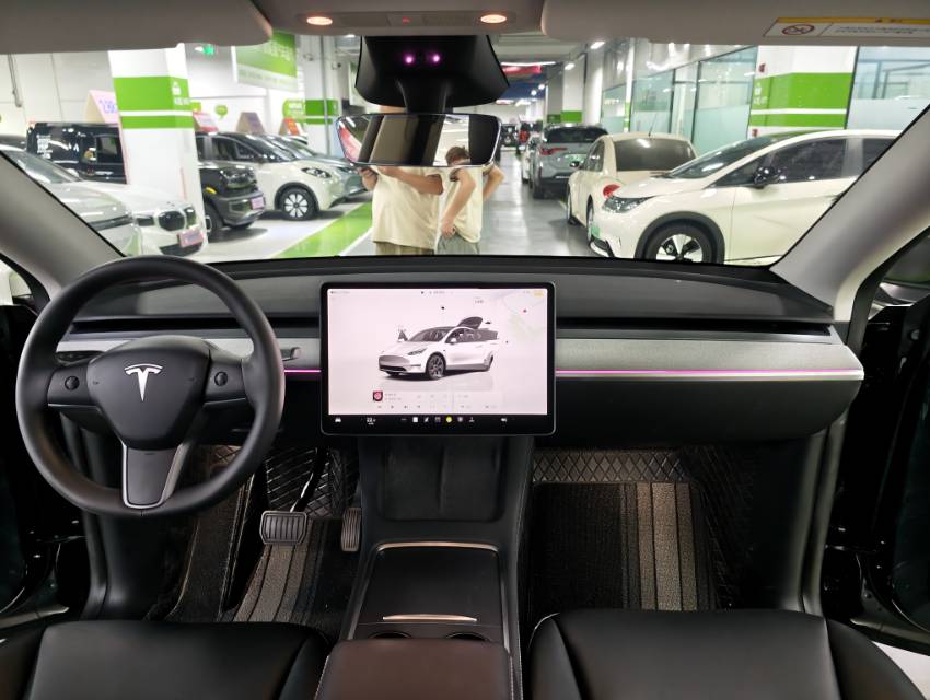 2024 Tesla Model Y Rear-Wheel Drive -CG1702693