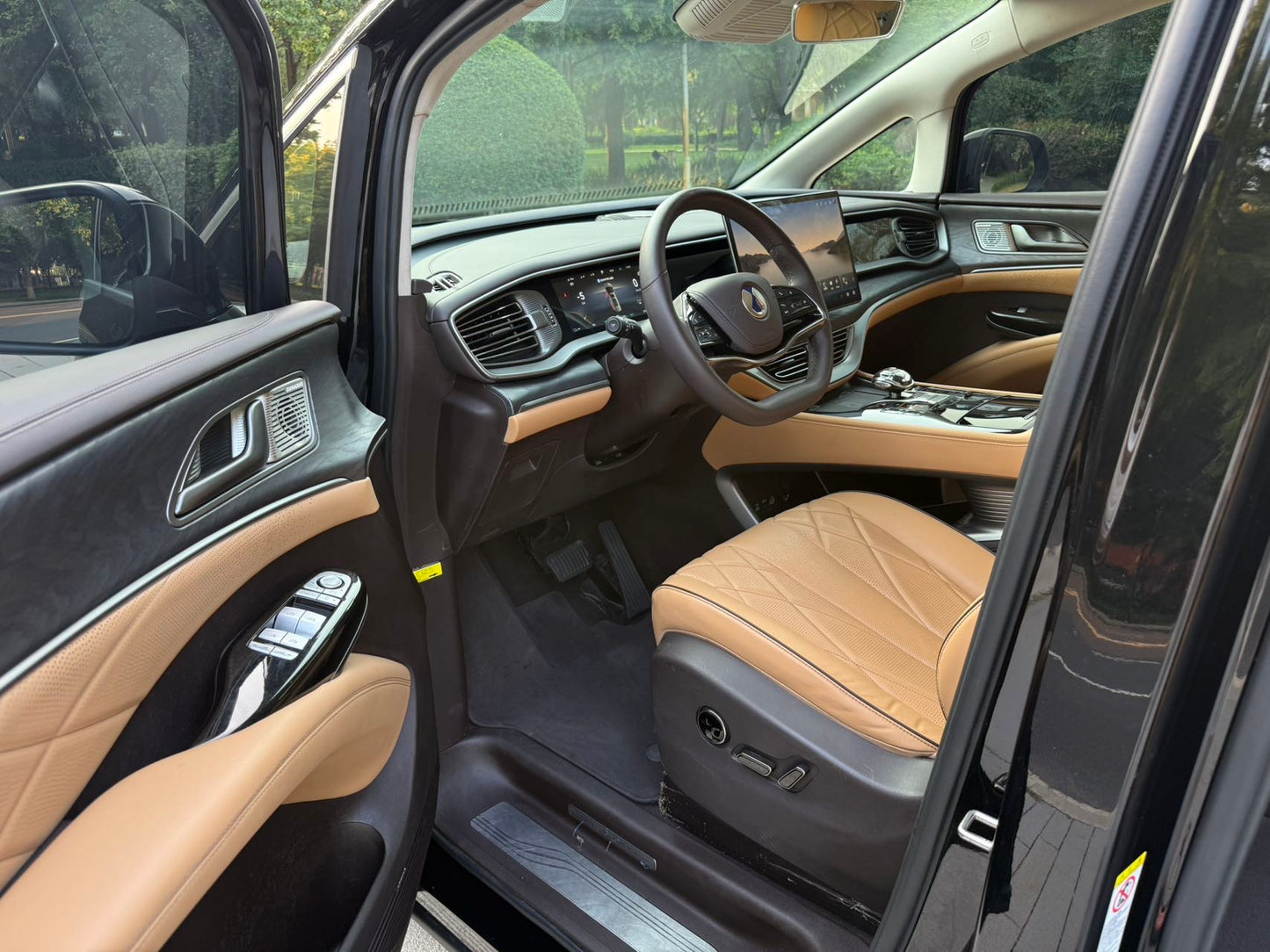 2024 Denza D9 DM-i 970 Luxury -CG1702703