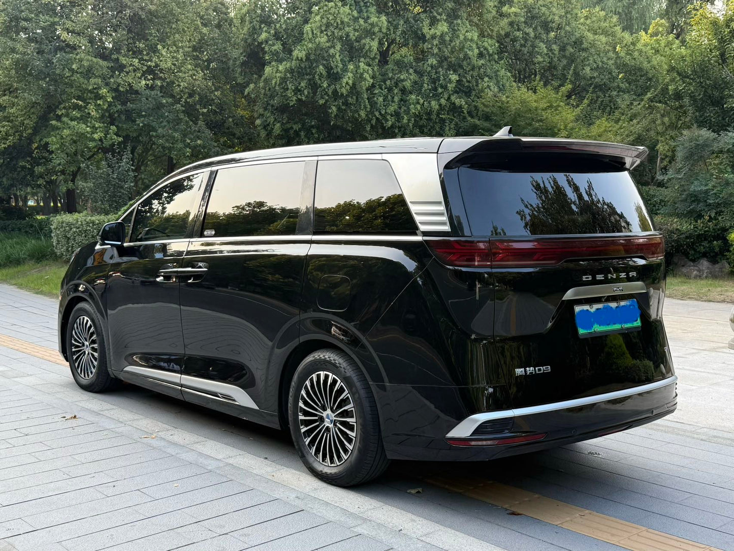2024 Denza D9 DM-i 970 Luxury -CG1702703