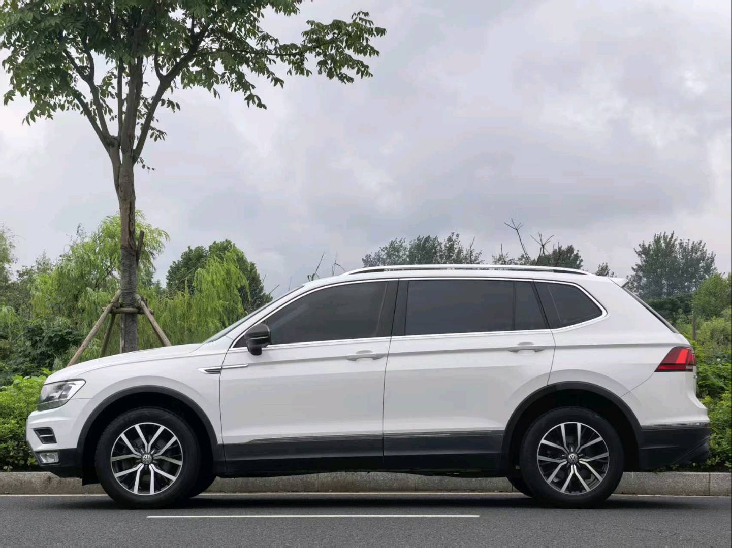 2017 Volkswagen Tiguan L 1.8T 330TSI Dual Clutch Luxury Edition Front-Wheel Drive -CG1703996