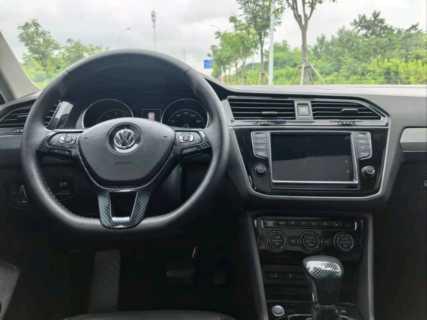 2017 Volkswagen Tiguan L 1.8T 330TSI Dual Clutch Luxury Edition Front-Wheel Drive -CG1703996