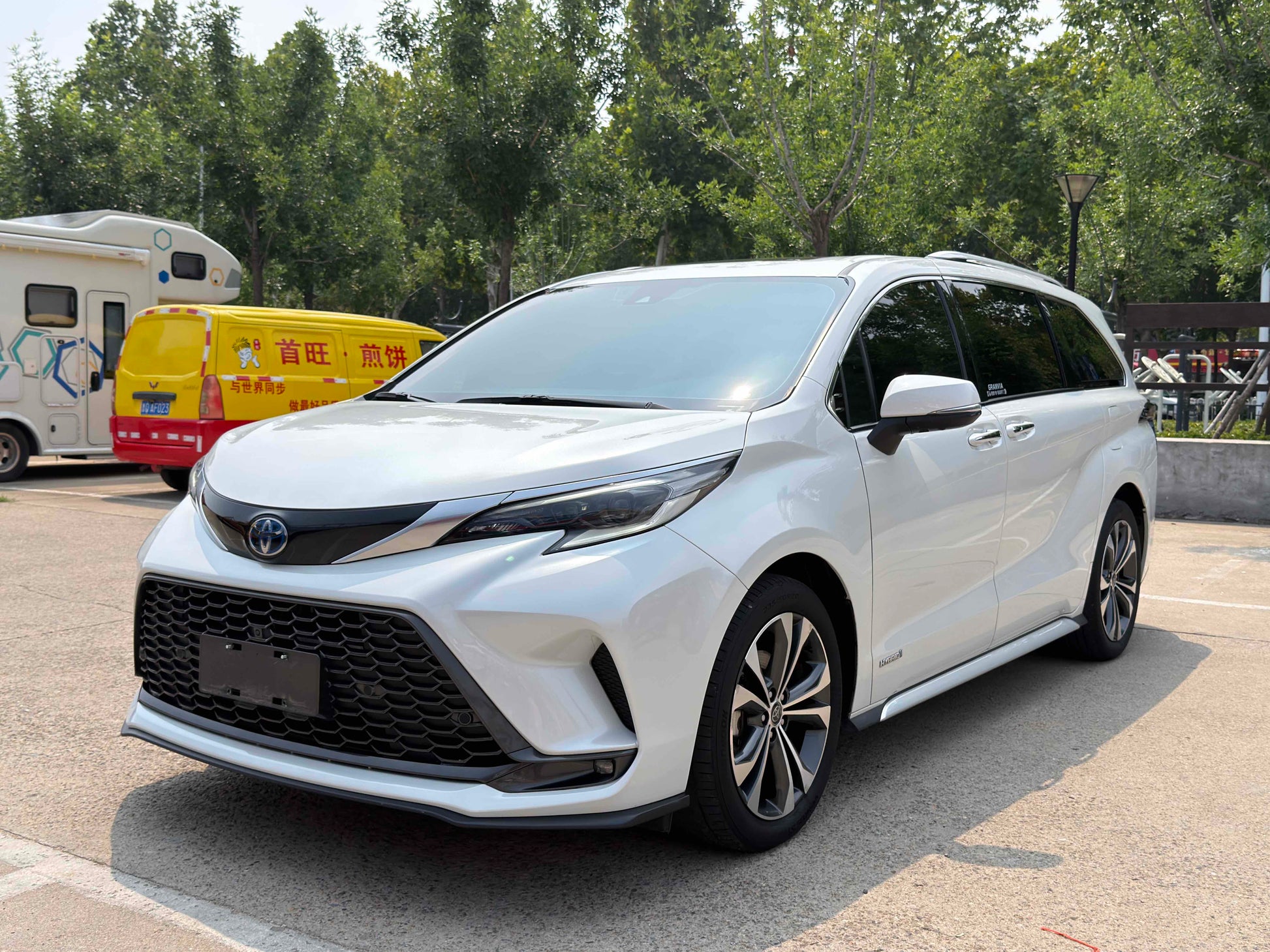 2023 Toyota Granvia 2.5L E-CVT Hybrid Premium PLUS -CG1704857