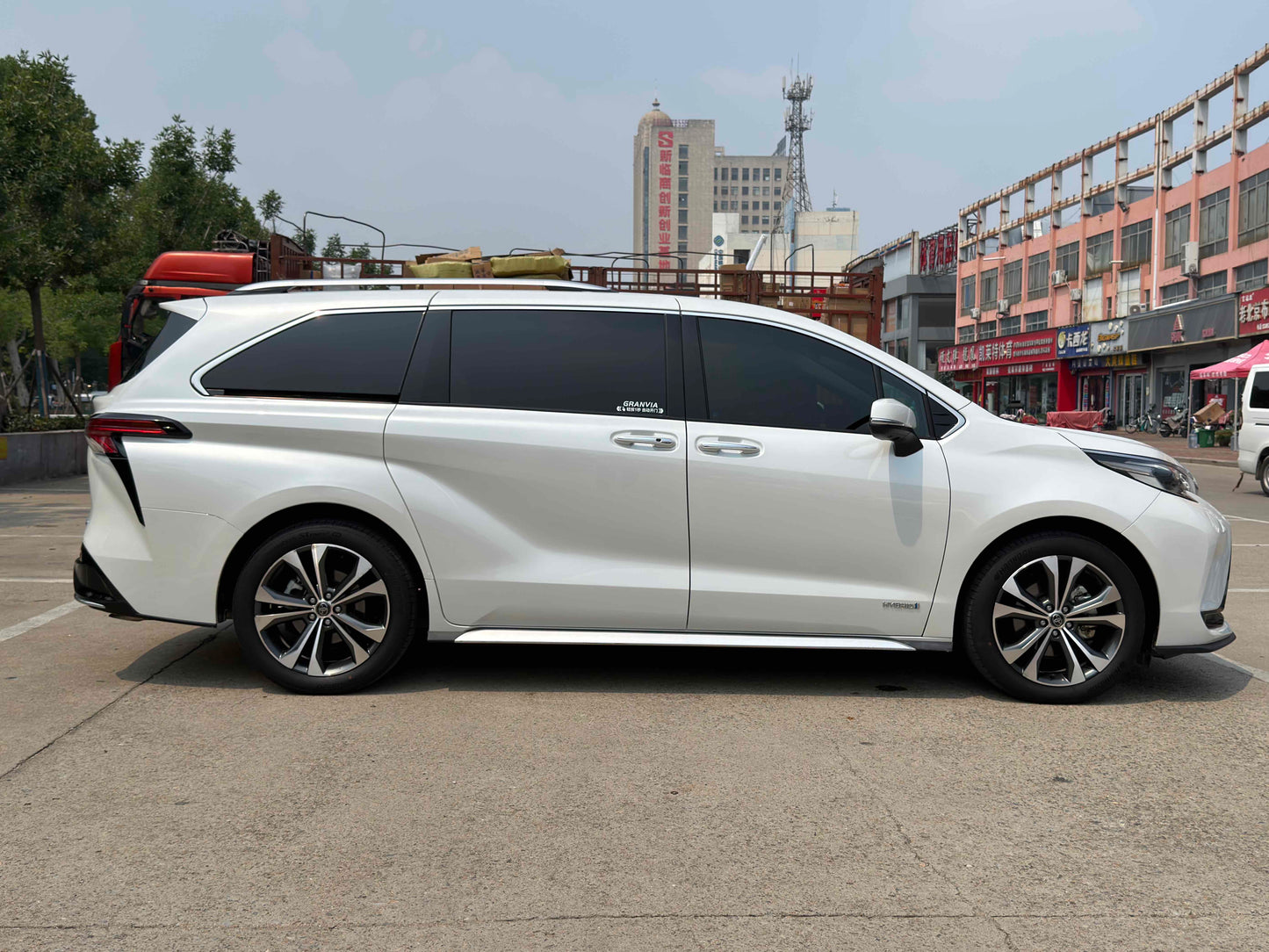 2023 Toyota Granvia 2.5L E-CVT Hybrid Premium PLUS -CG1704857
