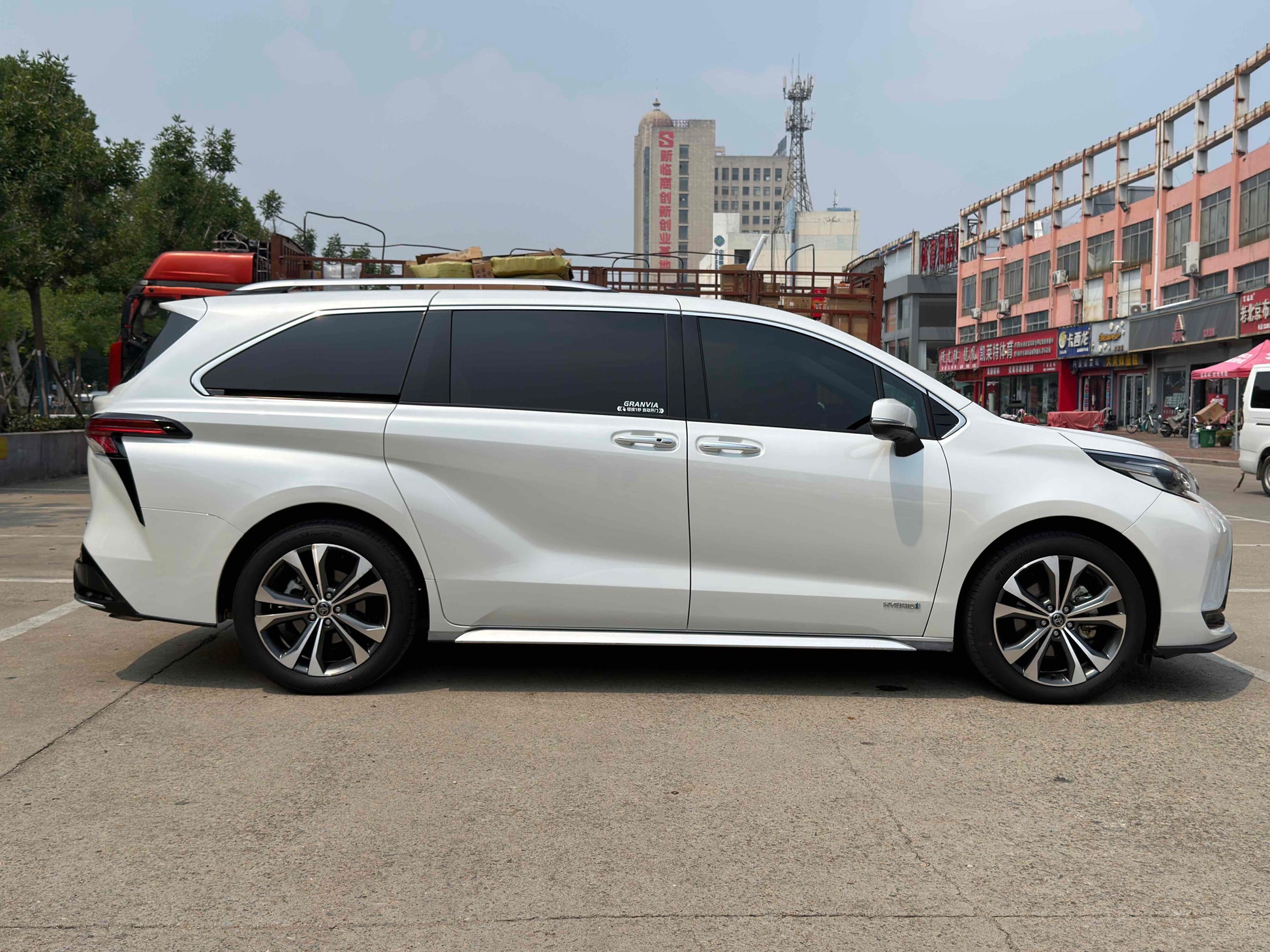 2023 Toyota Granvia 2.5L E-CVT Hybrid Premium PLUS -CG1704857