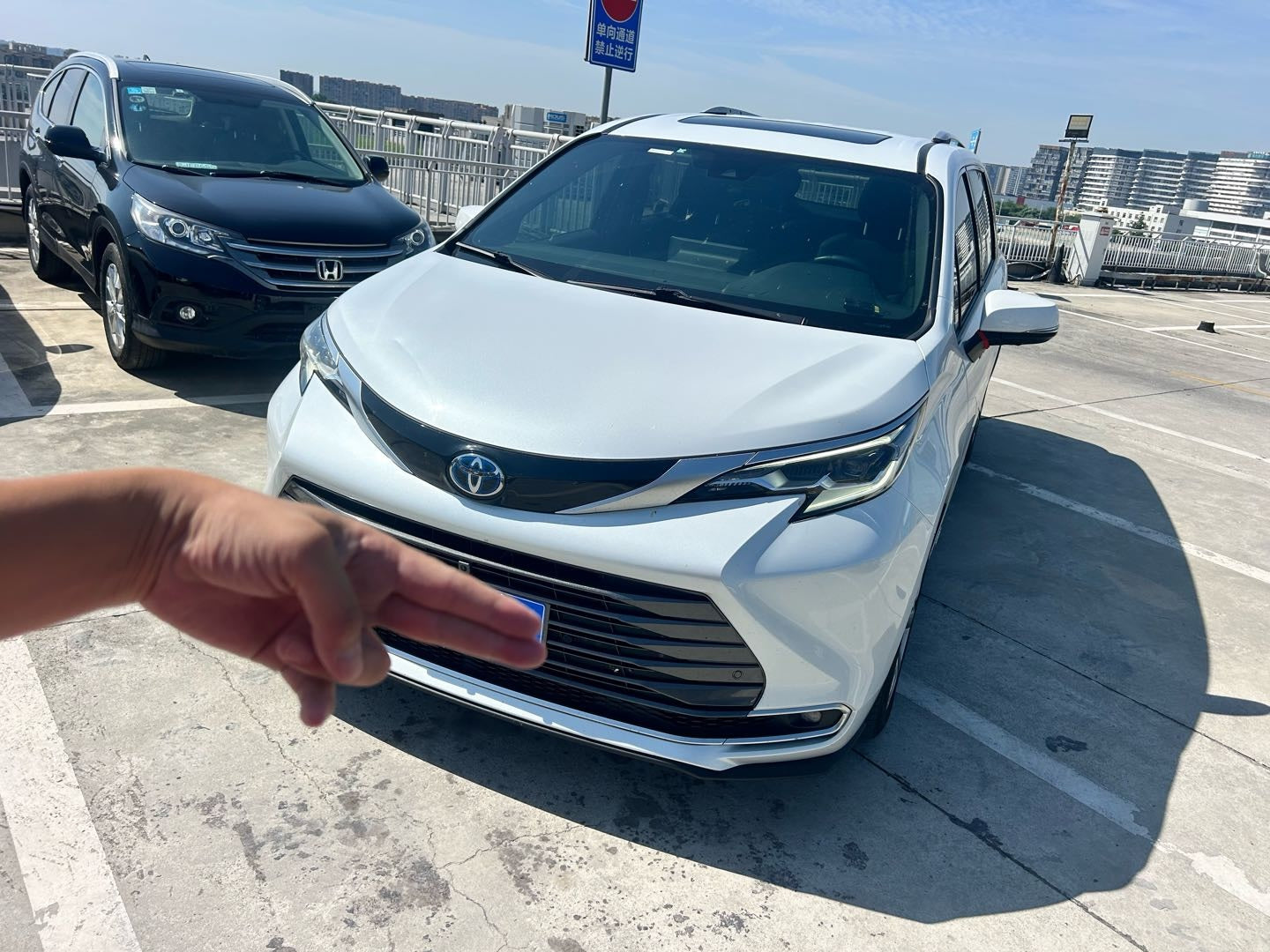 2023 Toyota Sienna 2.5L CVT Hybrid Premium -CG1708748