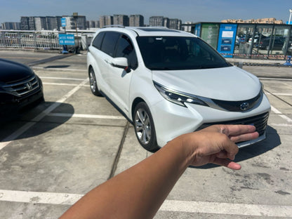 2023 Toyota Sienna 2.5L CVT Hybrid Premium -CG1708748