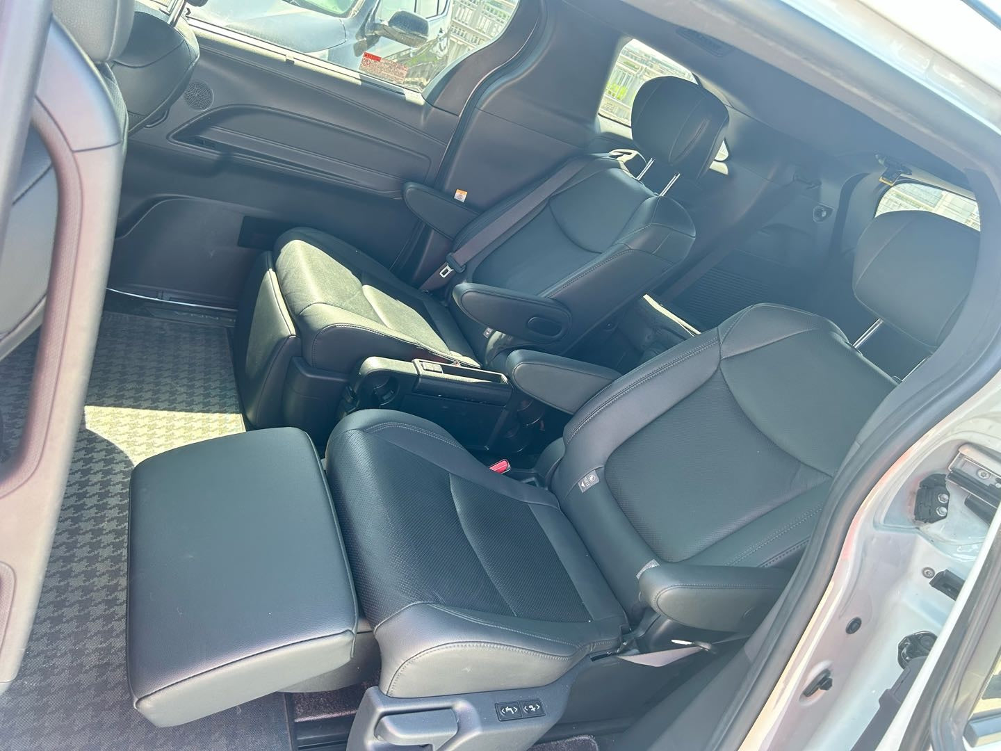 2023 Toyota Sienna 2.5L CVT Hybrid Premium -CG1708748