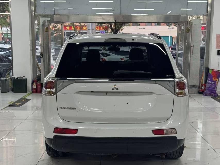 2013 Mitsubishi Outlander (Import) 2.4L CVT AWD Luxury Navigation 5-Seater -CG1708775