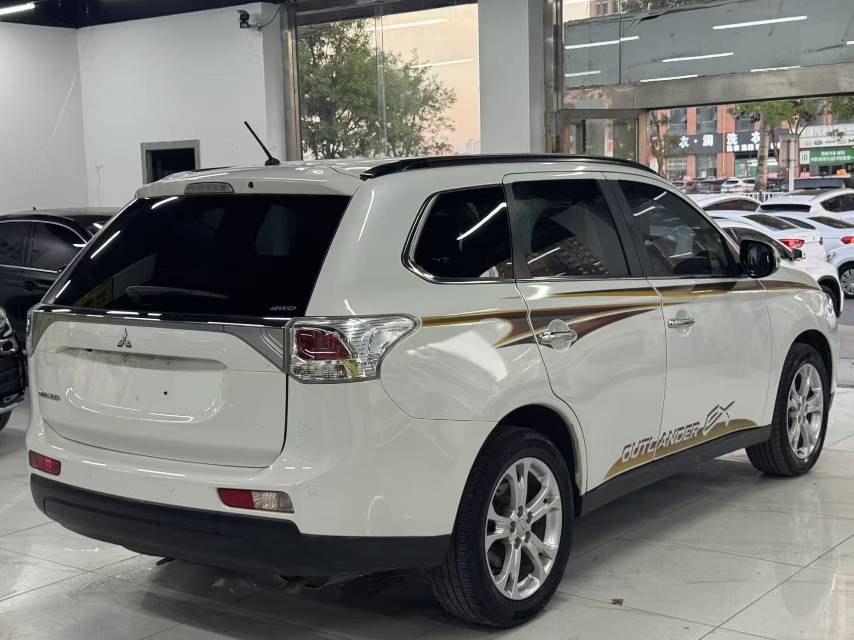 2013 Mitsubishi Outlander (Import) 2.4L CVT AWD Luxury Navigation 5-Seater -CG1708775