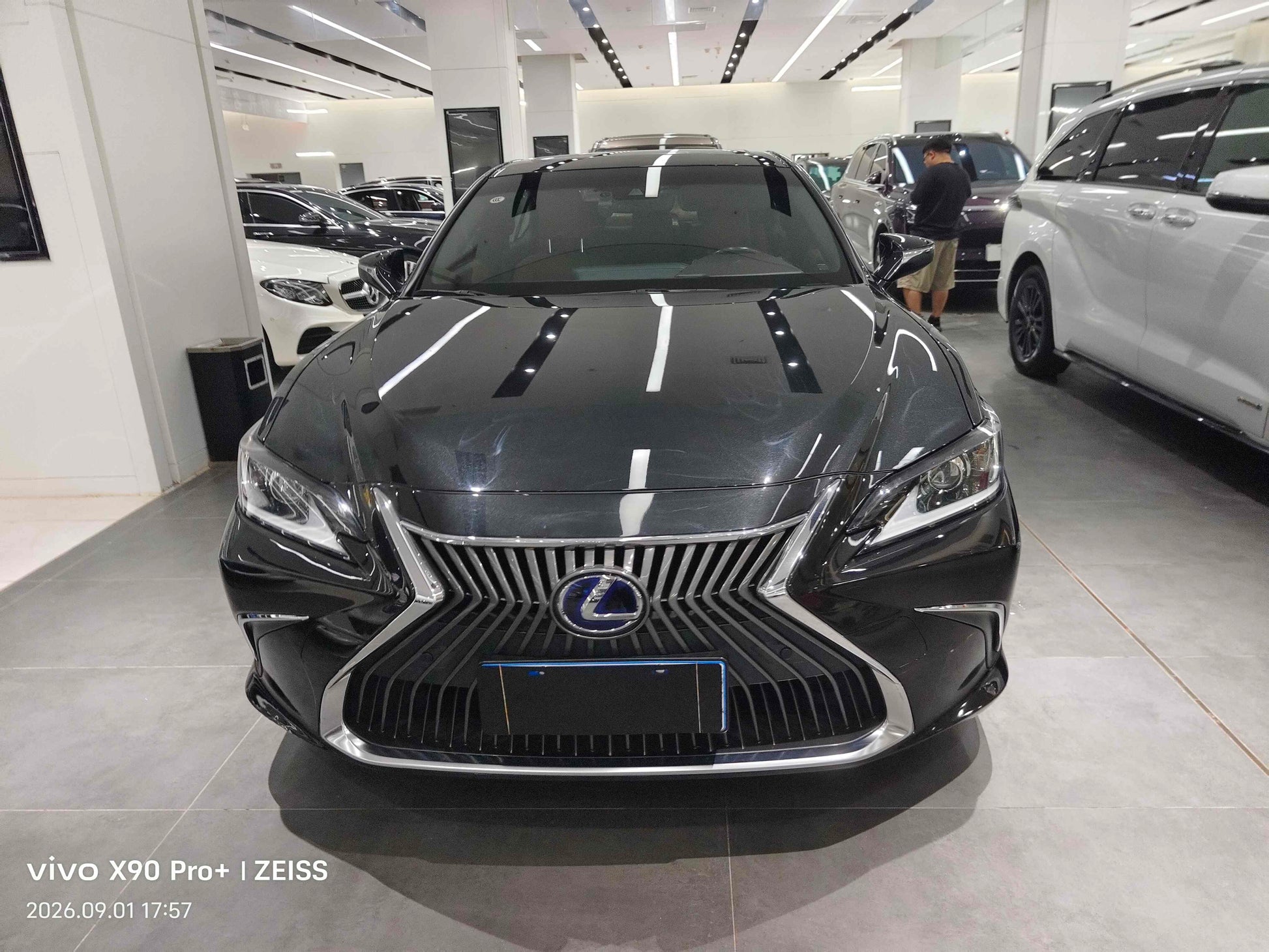 2020 Lexus ES 2.5L CVT 300h Excellence Edition -CG1709052