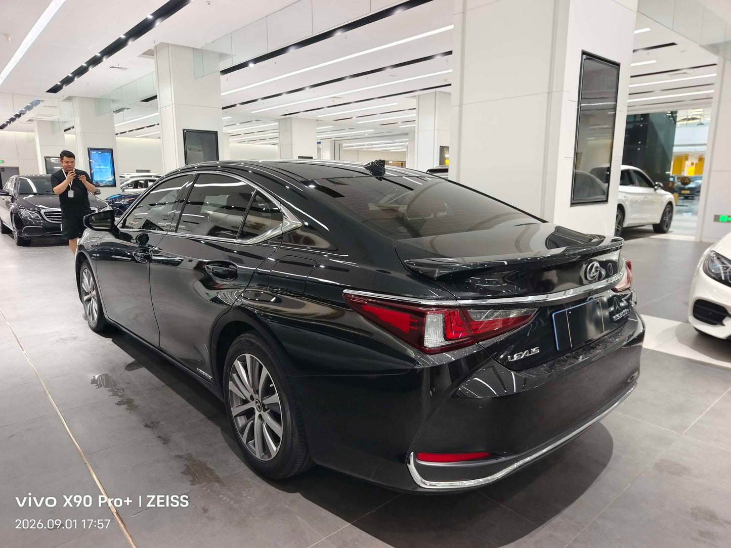 2020 Lexus ES 2.5L CVT 300h Excellence Edition -CG1709052
