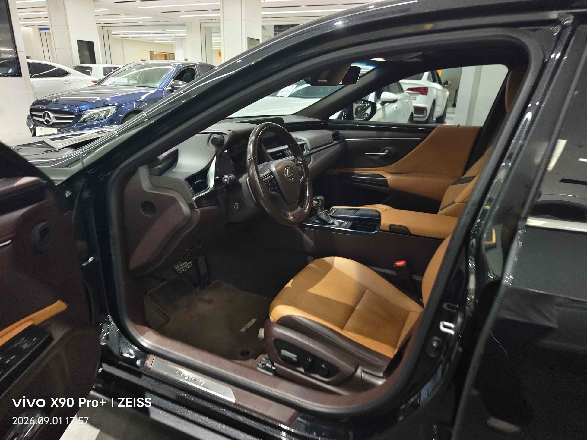 2020 Lexus ES 2.5L CVT 300h Excellence Edition -CG1709052