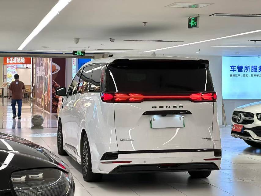 2024 Denza D9 DM-i 980 AWD Flagship -CG1709154