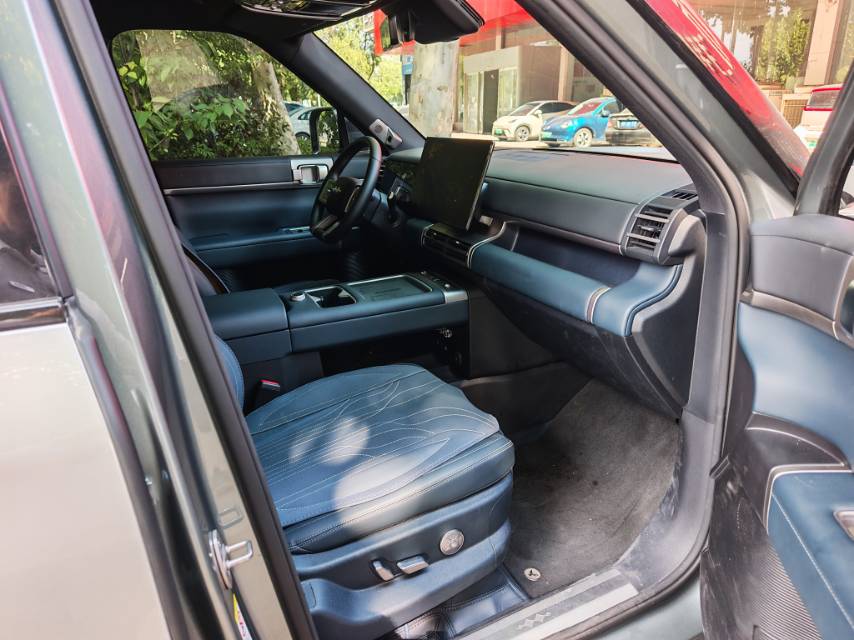 2025 Titanium 7 190km AWD Ultra -CG1709217
