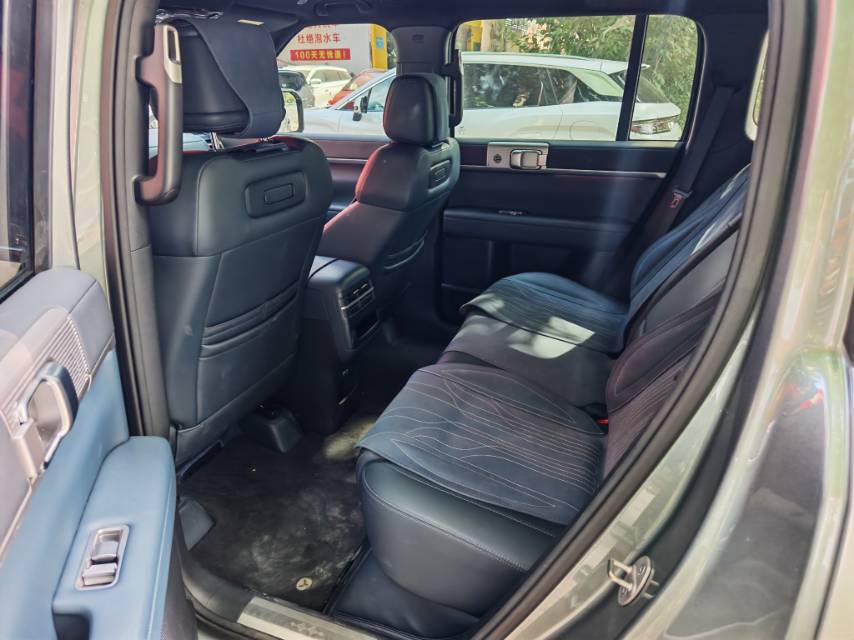 2025 Titanium 7 190km AWD Ultra -CG1709217