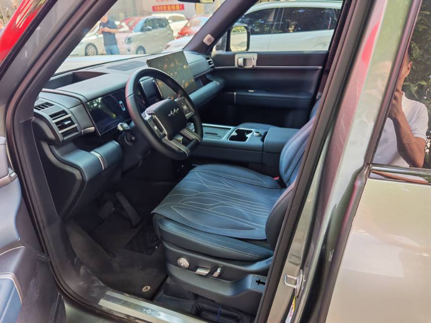 2025 Titanium 7 190km AWD Ultra -CG1709217