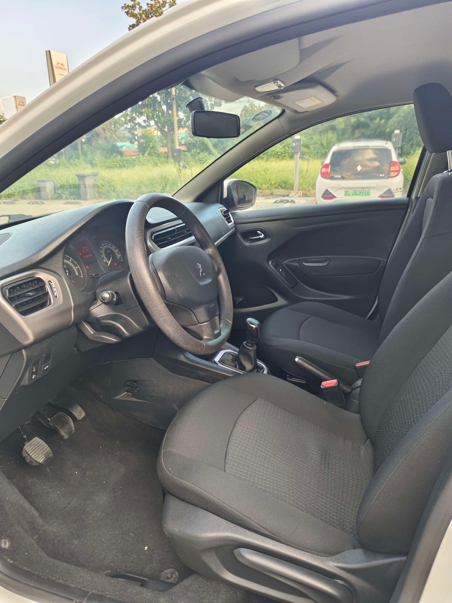 2014 Peugeot 301 1.6L Manual Comfort Edition -CG1709420