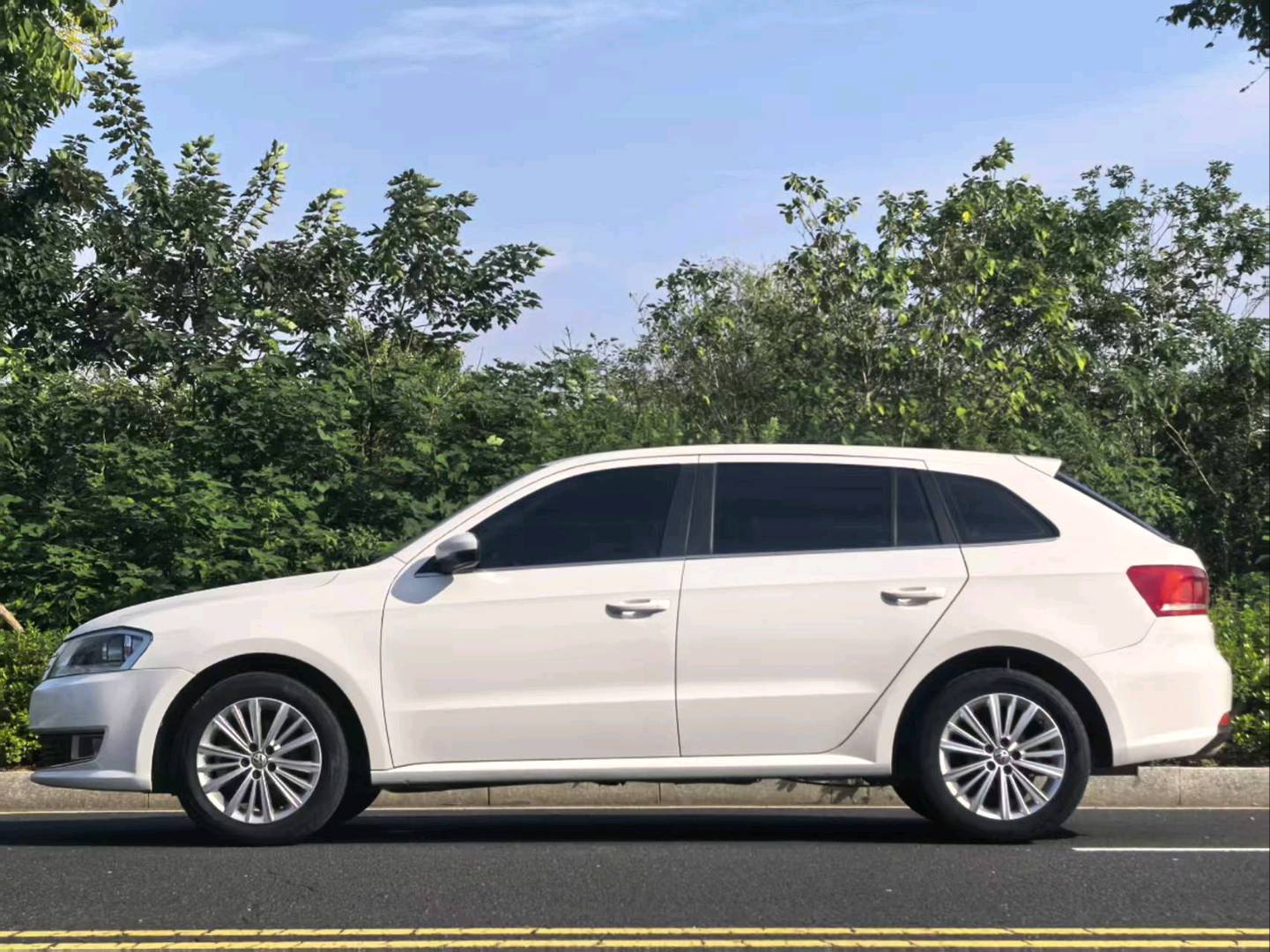 2013 Volkswagen Langhang 1.6L Manual Comfort Edition -CG1709848
