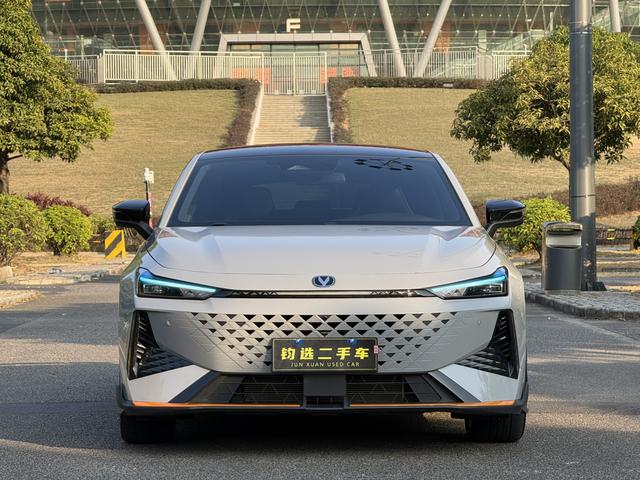 Certificated Pre-Owned Changan UNI-V 2025 1.5T 500Bar Premium Sport Edition - u22607424