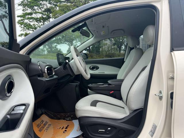 دراجة Yiwei 3 مستعملة موديل 2023، 505 كم، هوائية