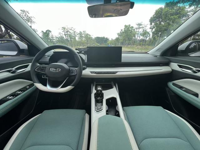 Certificated Pre-Owned Geely Emgrand L HiP 2022 1.5TD-DHT Pro 100KM Super Xun -u21590027