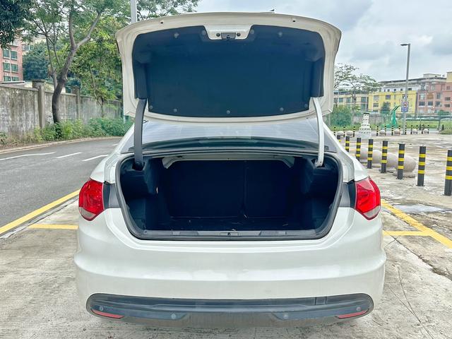 Citroën C4L 2013 1.8L Automatique Édition Plaisir d'occasion certifiée - u19310363