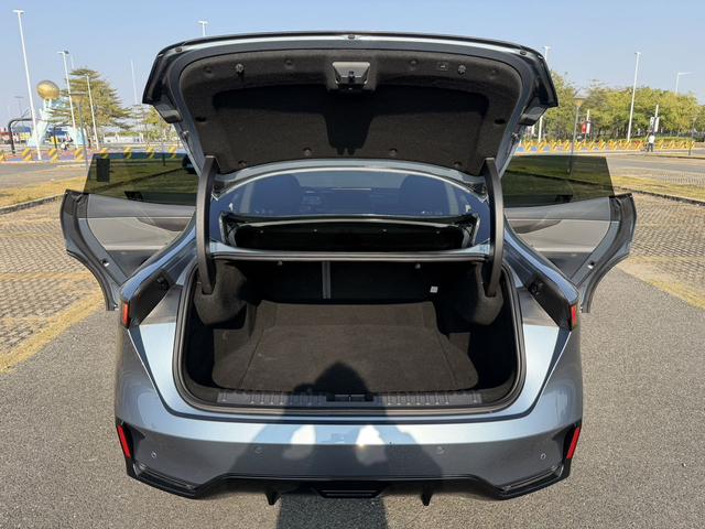 Certificated Pre-Owned Lynk & Co 07 EM-P 2024 126 Long Range Ultra -u22680852