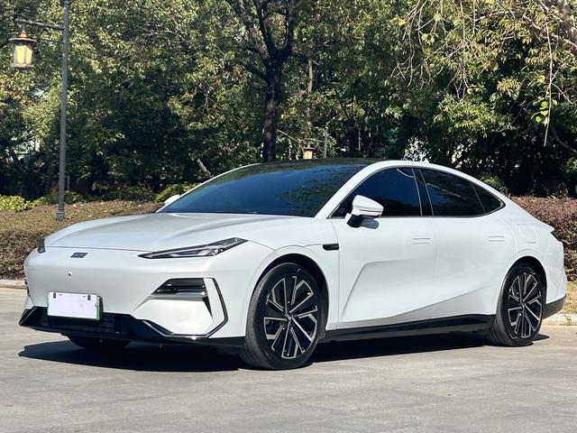 Certificated Pre-Owned Geely Galaxy E8 2024 Edition 550km MAX -u21864049