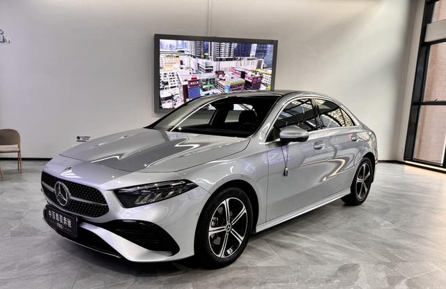 Certificated Pre-Owned Mercedes-Benz A-Class 2023 A 200 L Sport Sedan Fashion Edition - u21899955