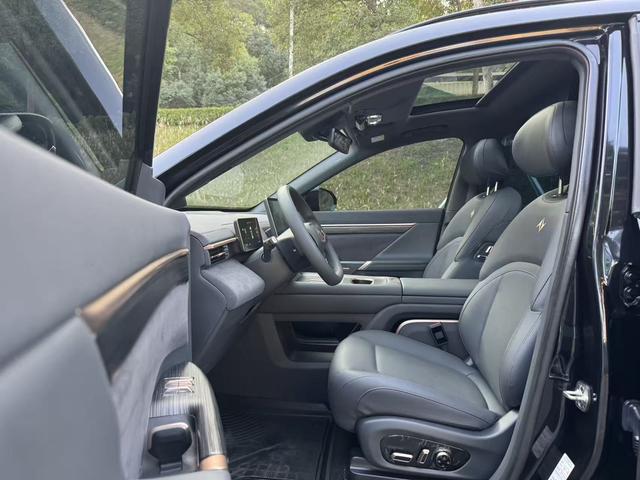 Certificated Pre-Owned Eπ 008 2024 Edition 636Max All-Electric 6-Seater -u22481630