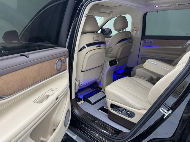 Certificated Pre-Owned Wenjie M9 2024 Extended-Range Ultra Six-Seater Edition -u21784551