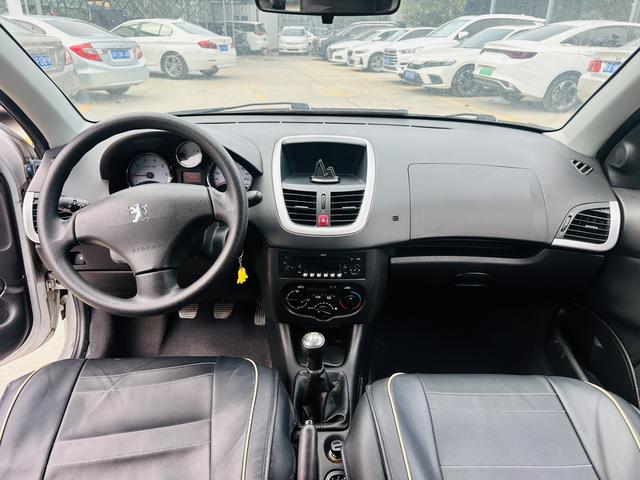 Peugeot 207 CROSS 1.4L Manuelle Édition Pinle d'occasion certifiée (2013) - u22136643