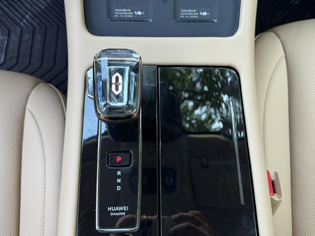 Pre - Owned AITO M7 2024 Pro Six - Seat Four - Wheel Drive Intelligent Driving Edition