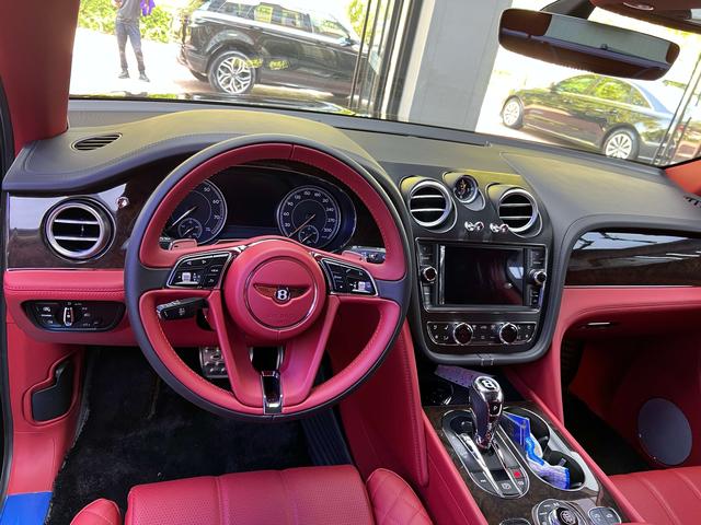 Certificated Pre-Owned Bentley Bentayga 2017 6.0T Standard Version - u9575102