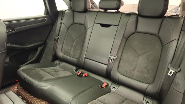 Certificated Pre-Owned 2017 Porsche Macan 2.0T - u22685061