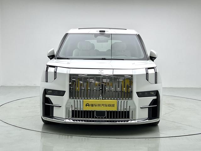 Certificated Pre-Owned ZEEKR 009 2024 Six-Seater Executive Edition Four-Wheel Drive 108kWh-u22959937