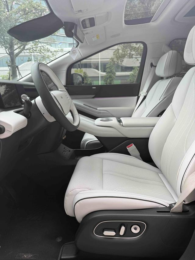 Certificated Pre-Owned XPENG X9 2024 702 Ultra Long Range Max-u21987266