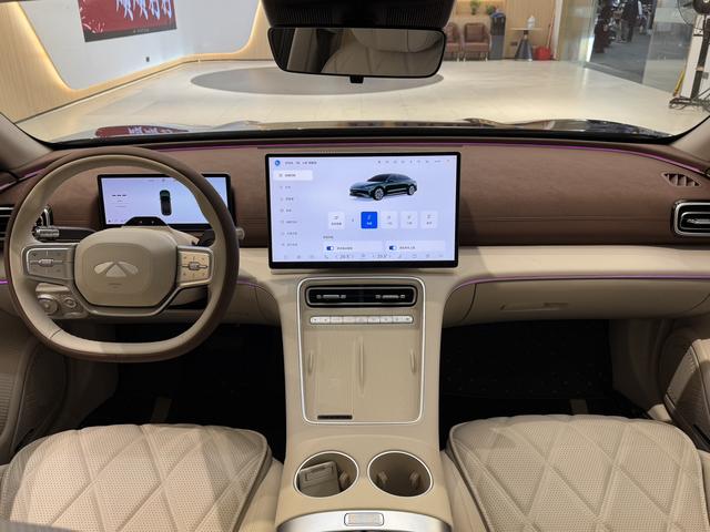 Certificated Pre-Owned Fengyun A9L 2025 4WD High-Energy Peak Edition -u22511467