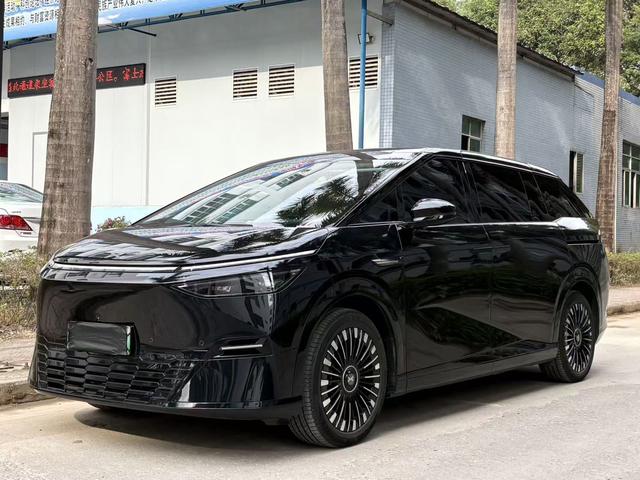 Certificated Pre-Owned XPENG X9 2025 EV 740 Longest Range Maxu22265692