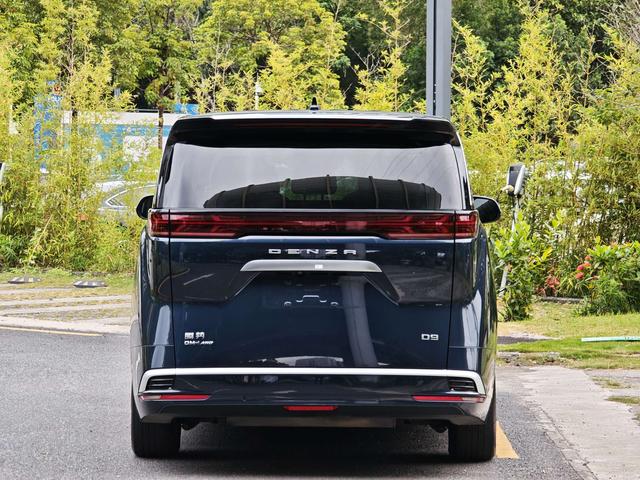 Certificated Pre-Owned Denza D9 DM 2022 Model 970 Four-Wheel Drive Flagship Version -u21623073