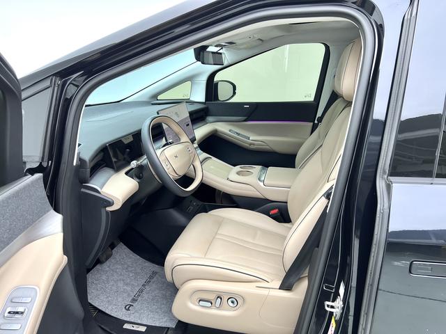 Certificated Pre-Owned XPENG X9 2024 610 Long Range Pro -u22516499