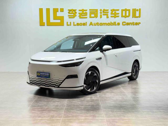 سيارة XPENG X9 2024 640 4WD عالية الأداء Max-u22017937 مستعملة معتمدة