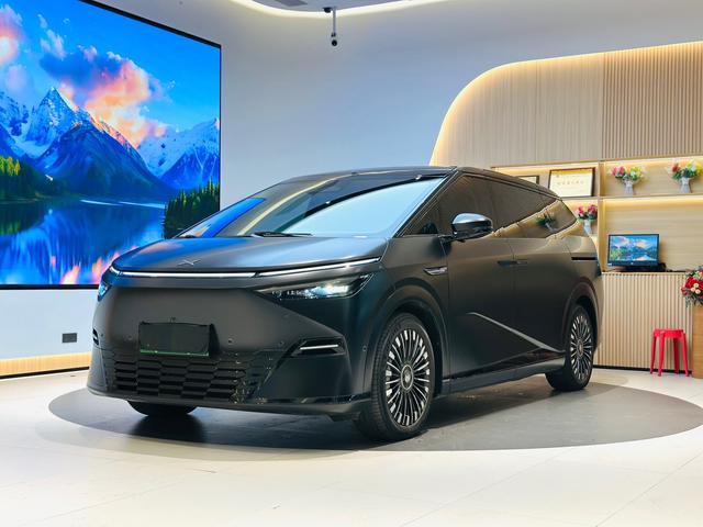 Certificated Pre-Owned XPENG X9 2025 Edition Pure Electric 740 Ultra Long Range Maxu21467261