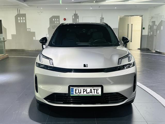 Certificated Pre-Owned Lynk & Co 08 EM-P 2023 120 Long Range Halo -u22575889